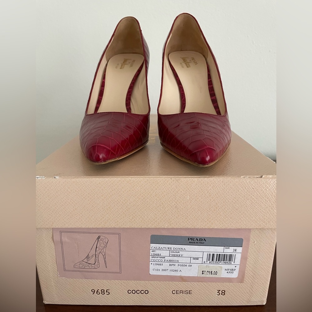 Prada for Neiman Marcus 100th Anniversary Crocodile Pumps Size 38 Retail $4,500